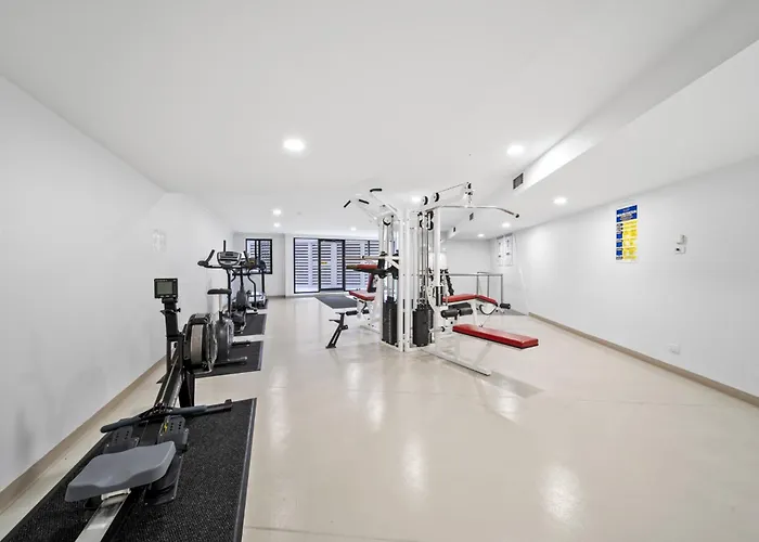Inner-City 2-Bed With Parking, Pool, Gym & Bbq